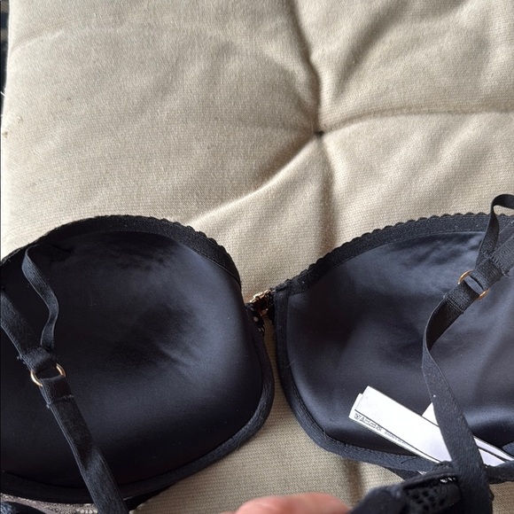 Victoria’s Secret, Very Sexy, Push-Up, Strappy Black Lace Bra, Size 32D, Used - Picture 7 of 11